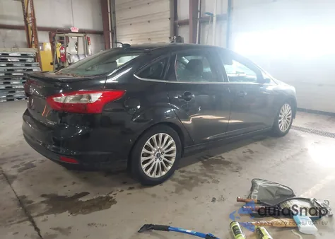 2012 Ford Focus Titanium из США, поврежденный, VIN 1FAHP3J27CL479672